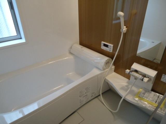 Bathroom. 1 Building