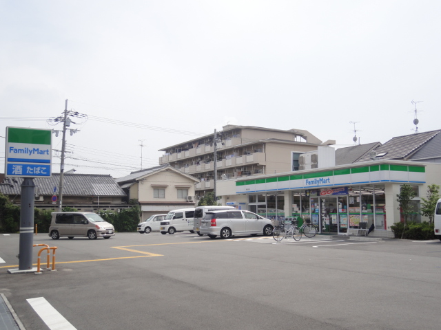 Convenience store. FamilyMart Sakai Enokimoto the town store (convenience store) to 382m