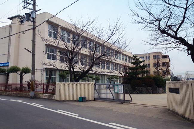 Junior high school. 1050m to Takashi Mikuni junior high school