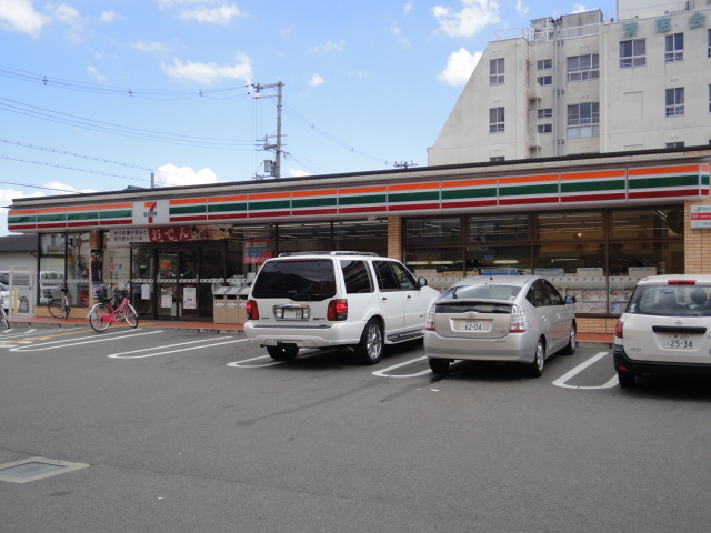 Convenience store. Seven-Eleven Sakai Koryonaka cho 5 Chomise (convenience store) to 273m