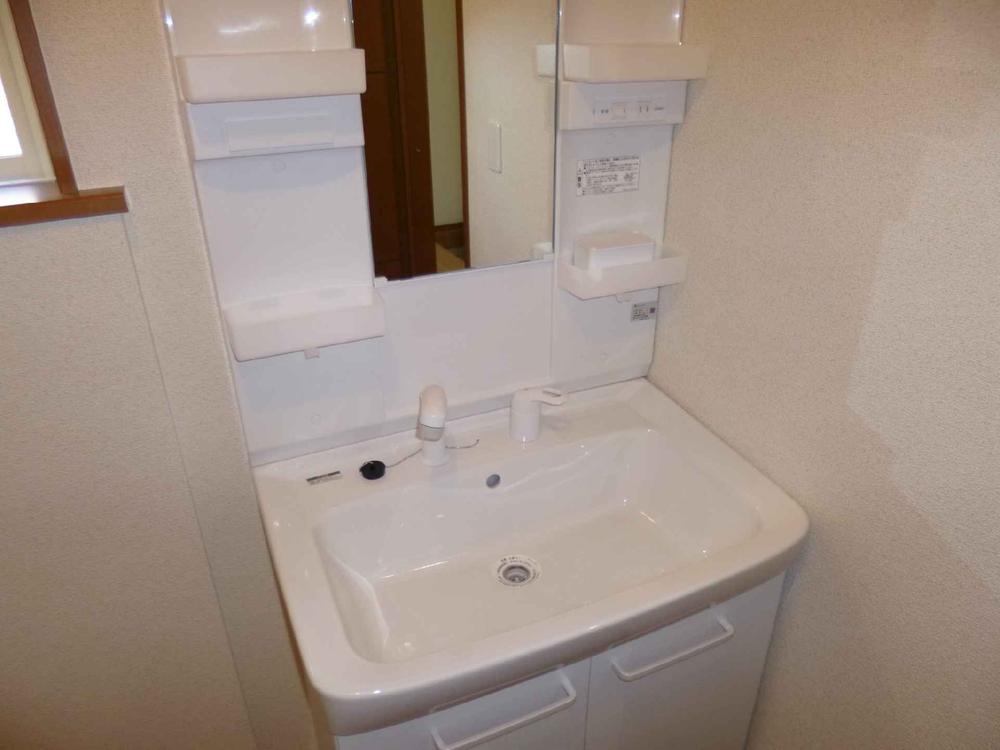 Same specifications photos (Other introspection). Excellent is a washroom in functionality and storage capacity