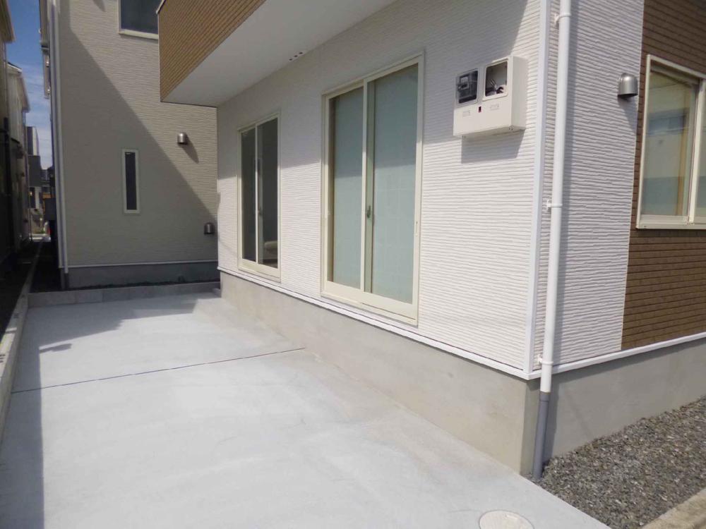 Same specifications photos (appearance). Parking space is also spacious