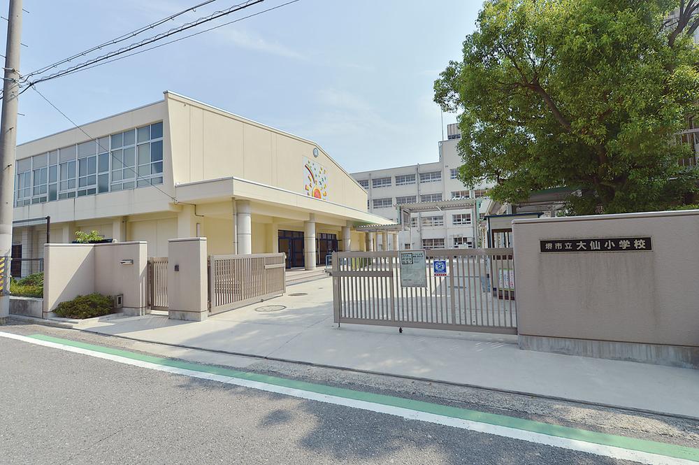 Primary school. 500m to City Daisen Elementary School