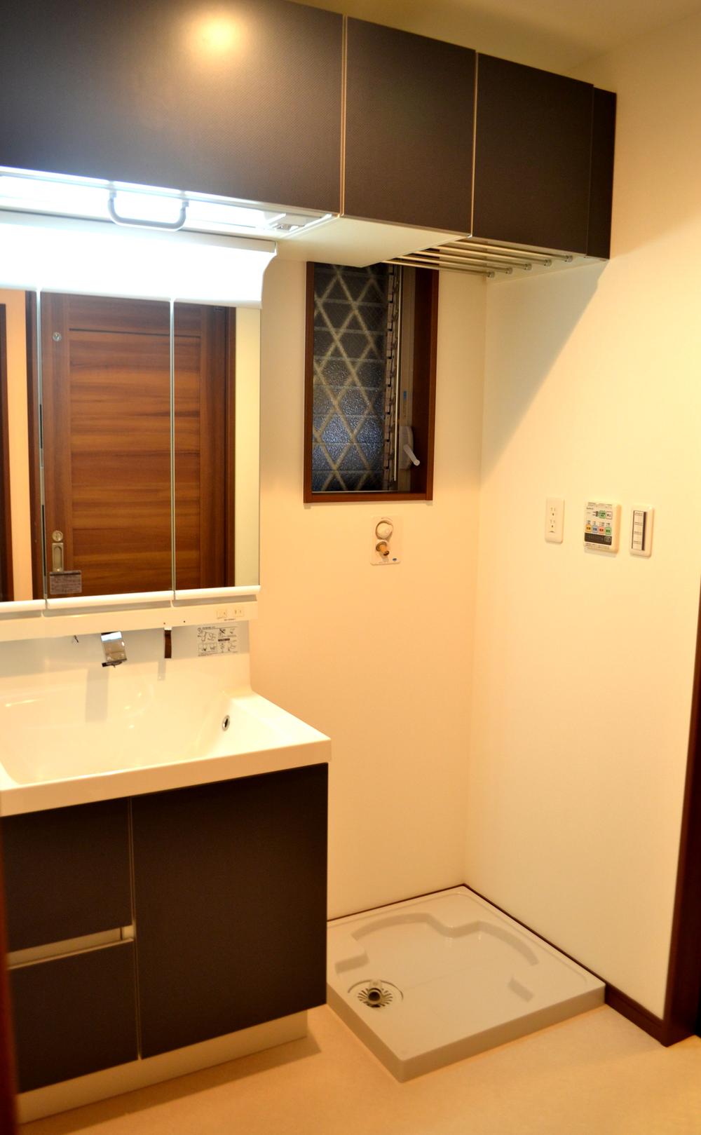 Wash basin, toilet. Our construction case