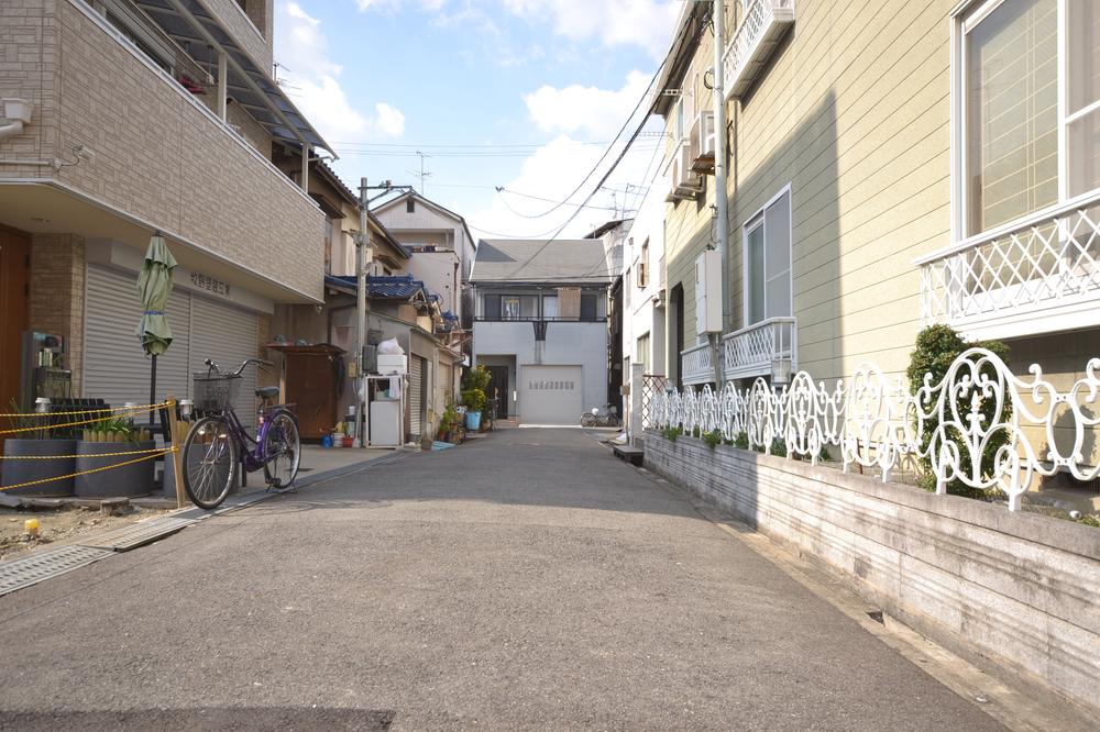 Local photos, including front road. Local (11 May 2013) Shooting