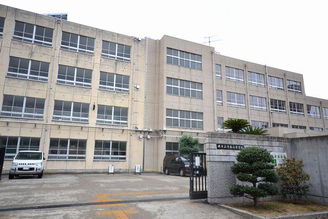 Junior high school. Sakaishiritsu Asakayama until junior high school 676m