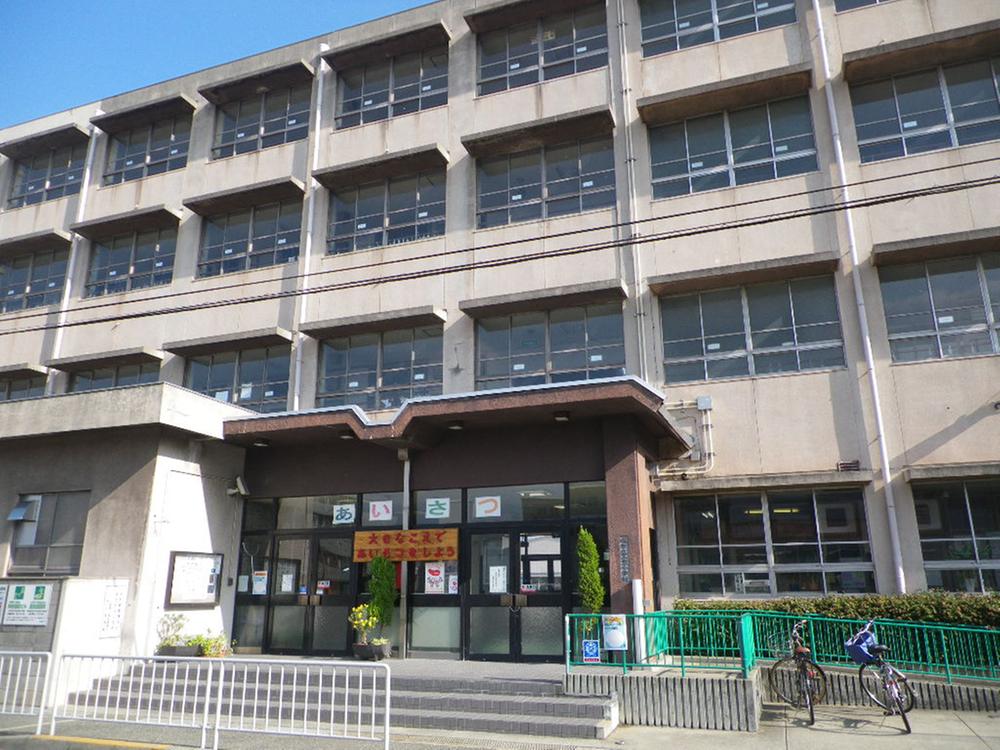 Primary school. Sakaishiritsu Sambo until elementary school 790m