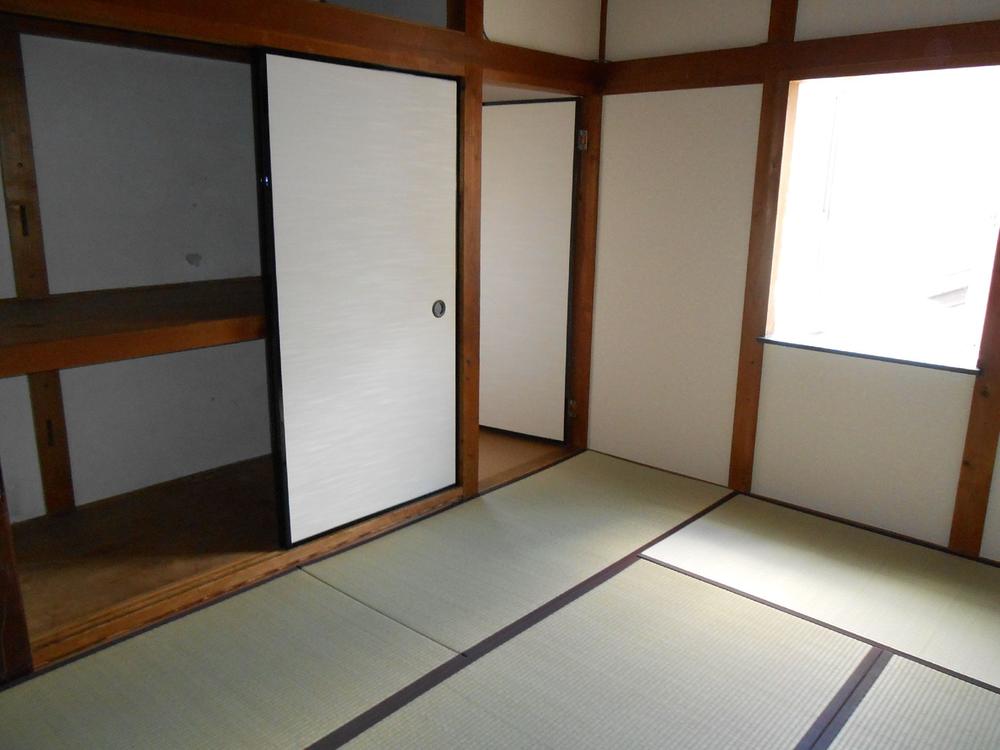 Non-living room. Airy Japanese-style. 
