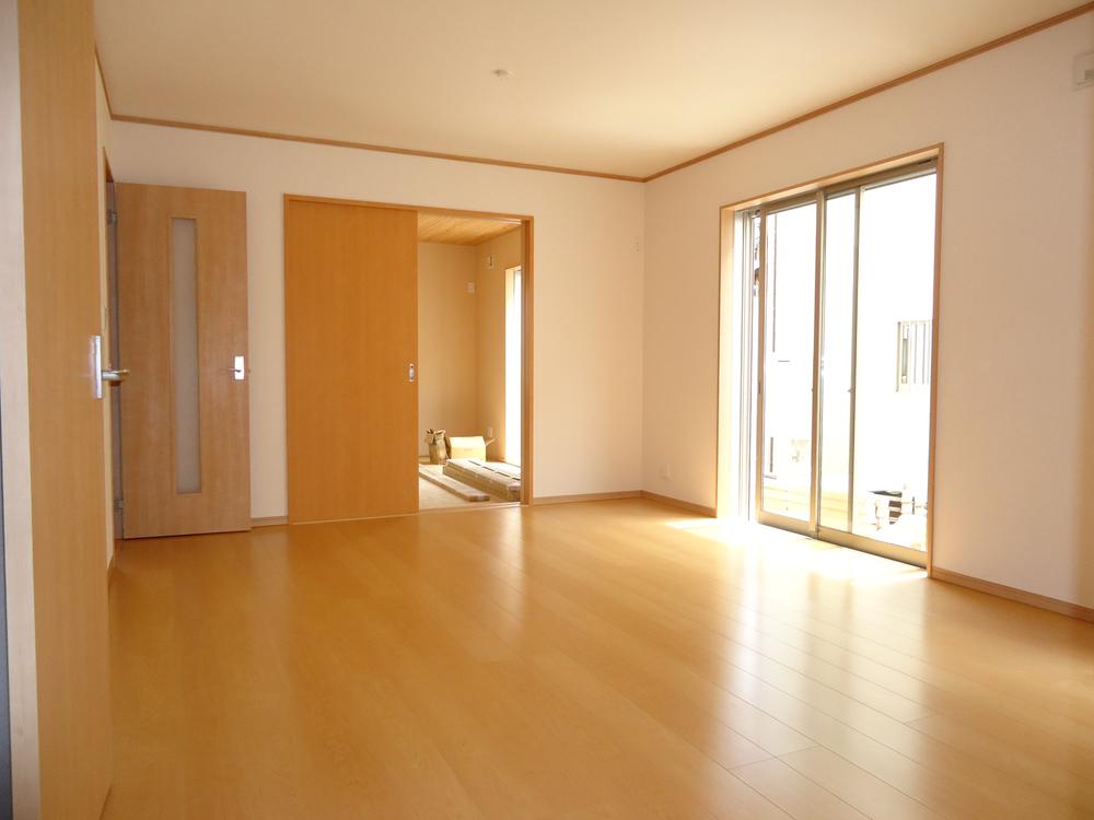 Living. Sunlight pour living