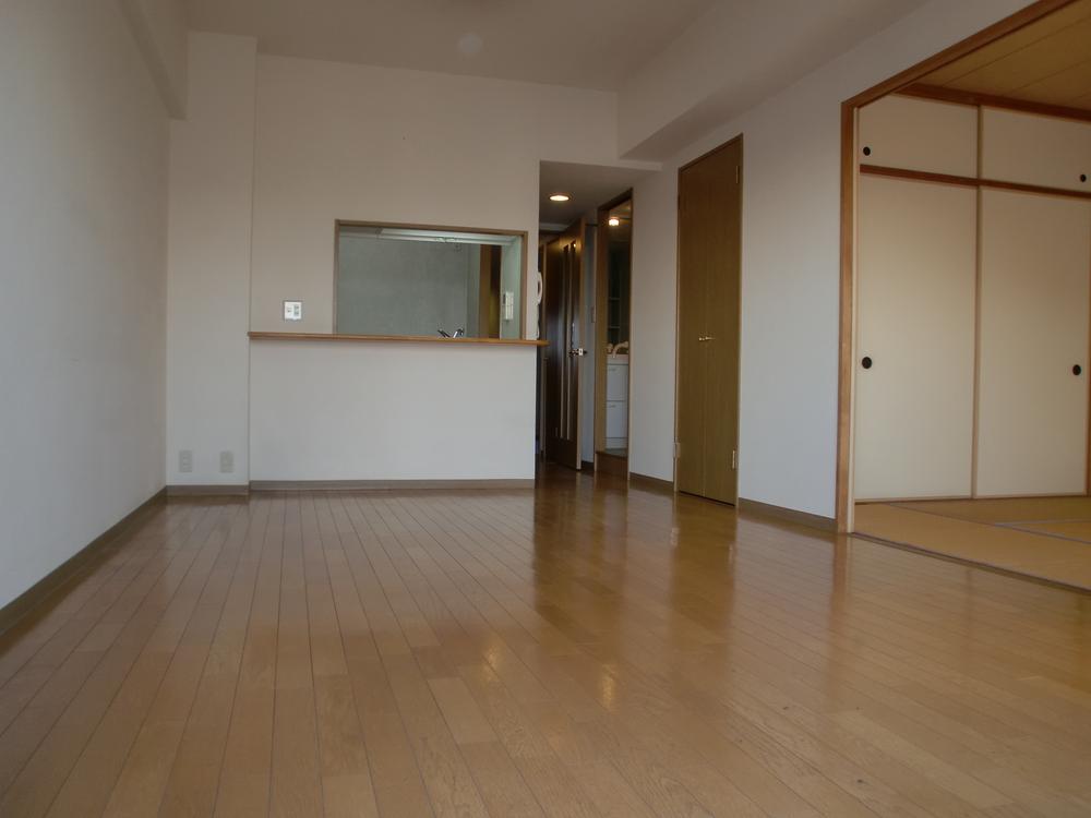 Living. If you use it a Japanese-style room as a unit in the LDK, It is ready to serve large space.
