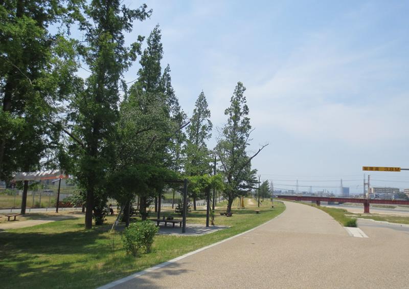 park. A 1-minute walk from the 50m Yamatogawa river park until the Yamato River Park. Deviation likely life will come true in the park to walk or holiday picnic promenade can enjoy casually. 