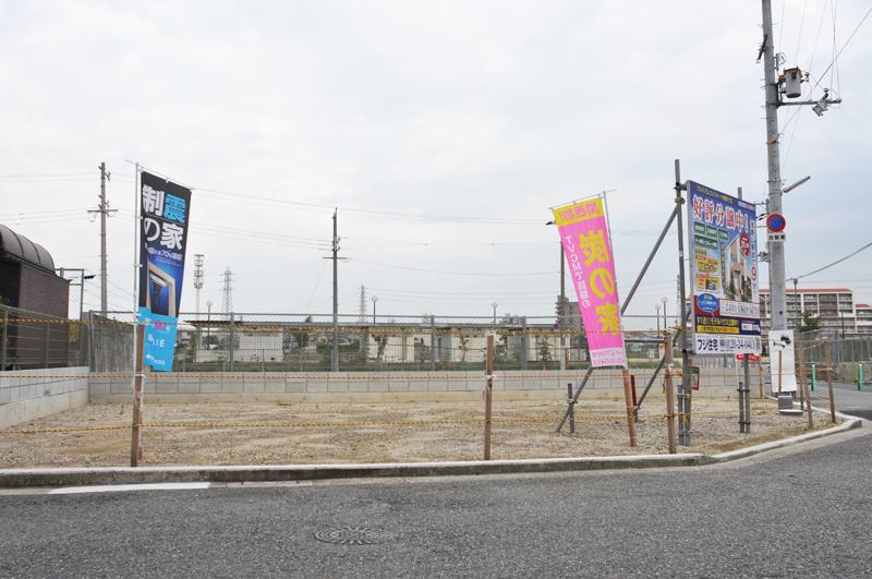 Local land photo. Corner lot three-sided lighting ・ All-electric ・ Two parking Allowed. (Shooting at local / 2013 November)