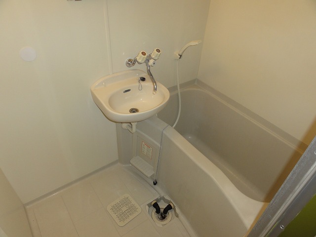Bath. Bathroom (bus ・ Another toilet)