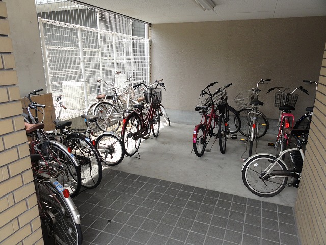 Other common areas. Bicycle equipped