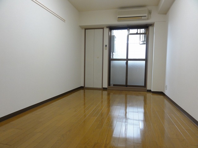 Living and room. Spacious 7.5 Pledge of Western-style ^^ (flooring)