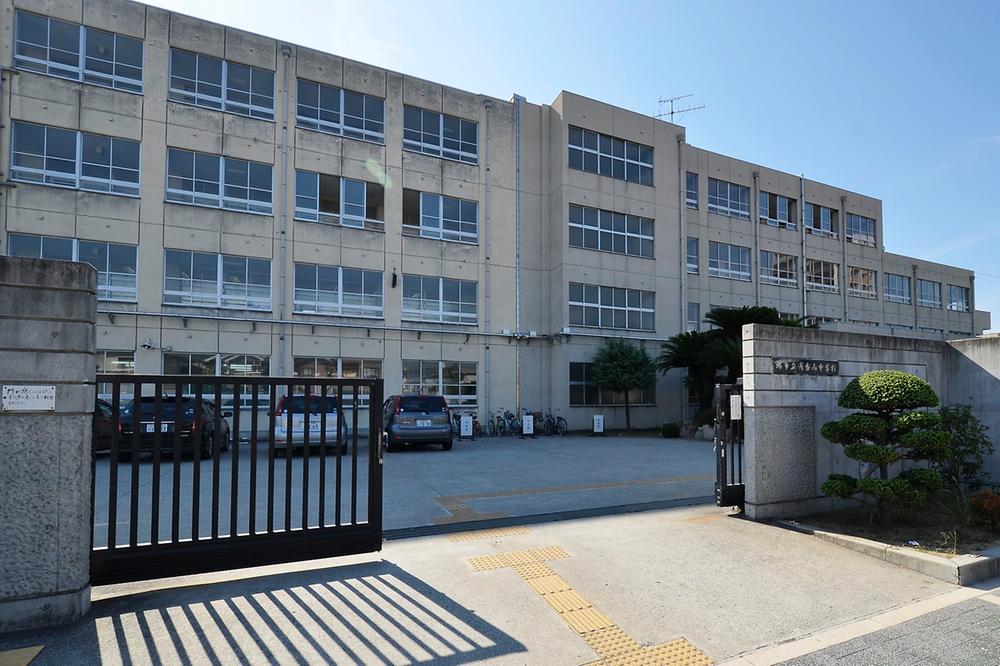 Junior high school. Municipal Asakayama 560m walk about 7 minutes until junior high school