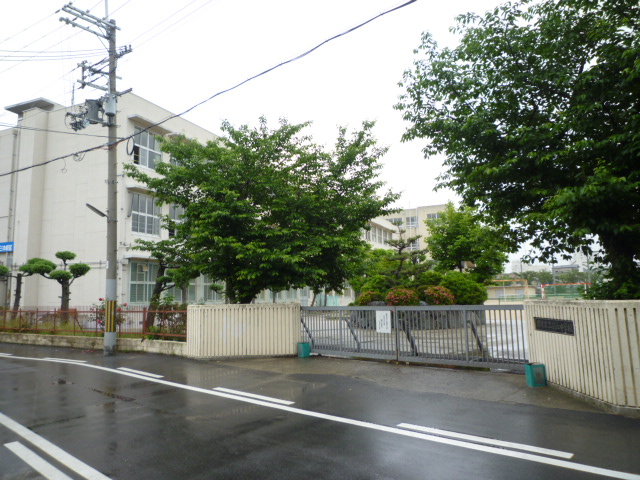 Junior high school. 960m to Sakai City Takashi Mikuni junior high school (junior high school)