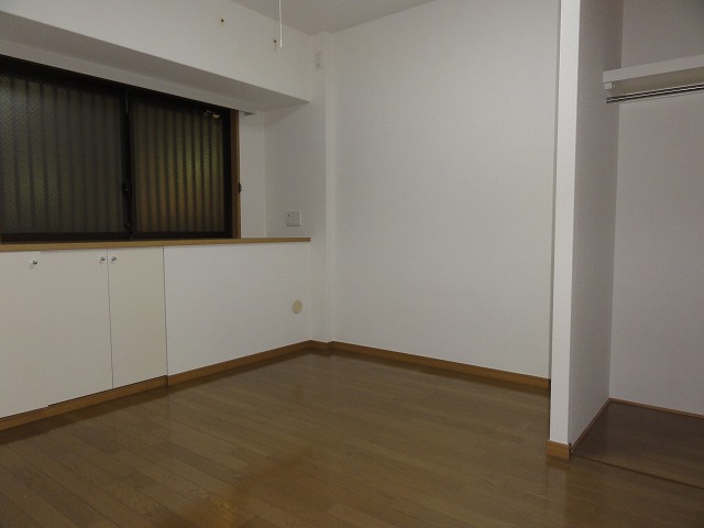 Other room space. Entrance next to the Western-style