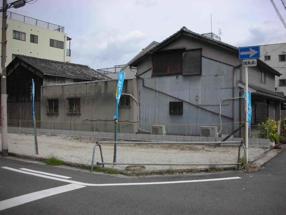 Local photos, including front road. Clean of 6m is the entire surface of the road. Since the car as well as fewer, Is a quiet living environment.