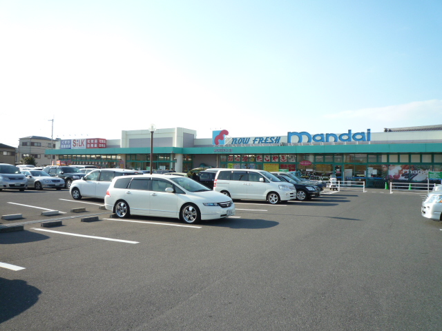 Supermarket. Bandai Kishiwada Isogami store up to (super) 500m