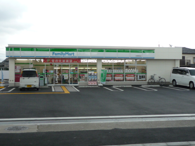 Convenience store. 80m to FamilyMart Tadaokaminami store (convenience store)