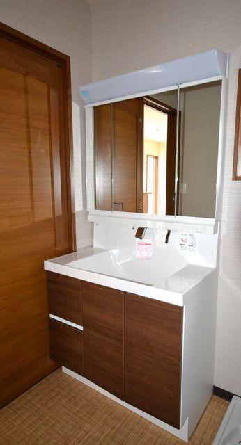 Wash basin, toilet. Our construction case Wash basin