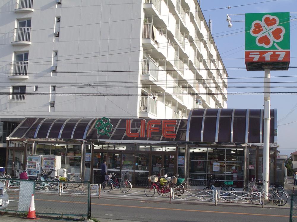 Supermarket. 80m to life Tadaoka shop