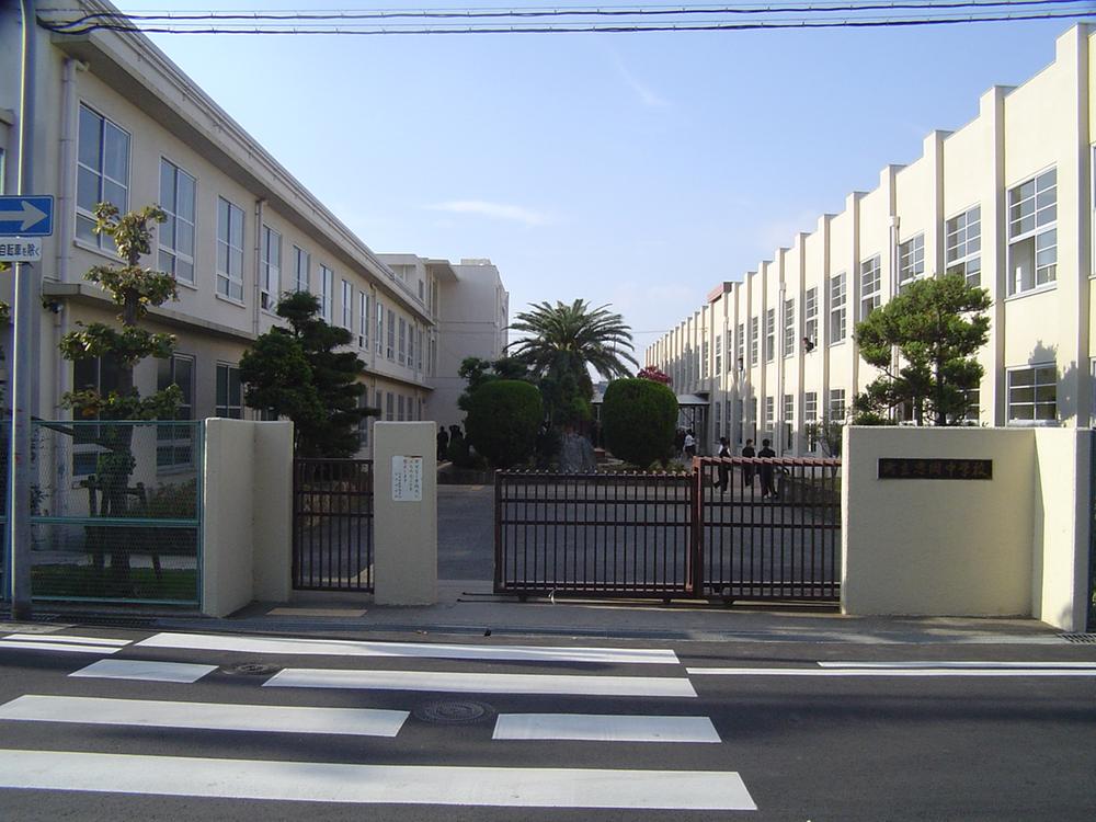 Junior high school. Tadaoka stand Tadaoka until junior high school 320m