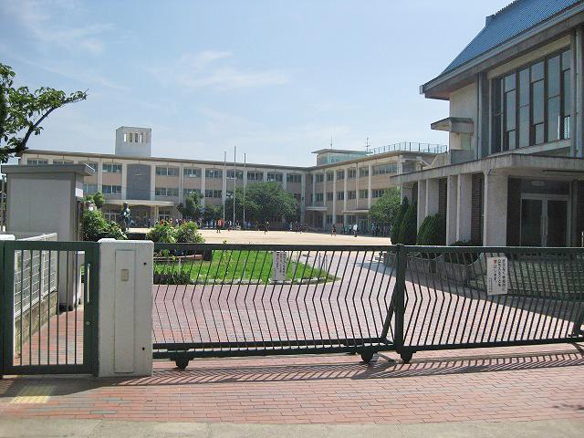 Primary school. Tadaoka until elementary school 750m