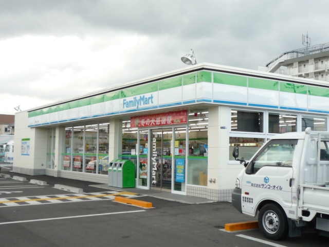 Convenience store. FamilyMart Tadaokahigashi chome store up (convenience store) 269m