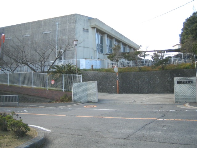 Junior high school. 780m to Sennan City Ichioka junior high school (junior high school)