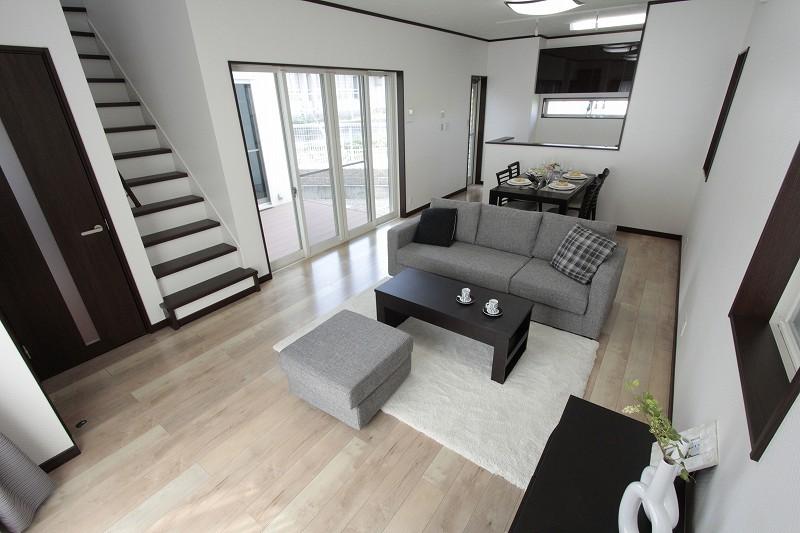 Living.  [Model House: Living]  It goes out to the wood deck from the living room! You can also enjoy something barbecue in the wooden deck inviting friends.