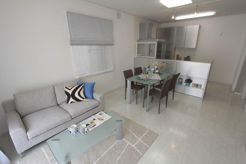 Living. RC house model house (52 No. locations): This is the bright impression there is a feeling of cleanliness because you are totally based on white!