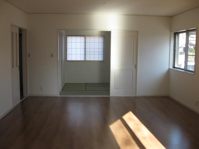 Other introspection. ☆ The window of our living room has a thermal insulation in the LOW-E glass Ministry-efficient