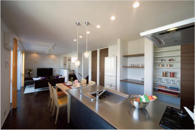 Living. Lighting and ventilation, Guests can also enjoy the view from the window, Adopted 2F living that privacy is ensured. Because the entire living room overlooks from the kitchen, Also impetus conversation of your family in a certain sense of open space.