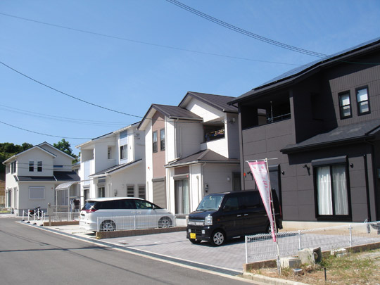 Sale already cityscape photo. In already tenants more than 10 family, Forming a beautiful cityscape. Which house is also on site is spacious widely, Car spaces 2 ・ 3 cars can be ensured, Also spacious garden. There is a town in the park is right in front of you, Open enough feeling (pre-sale district-ku, Tokyo)