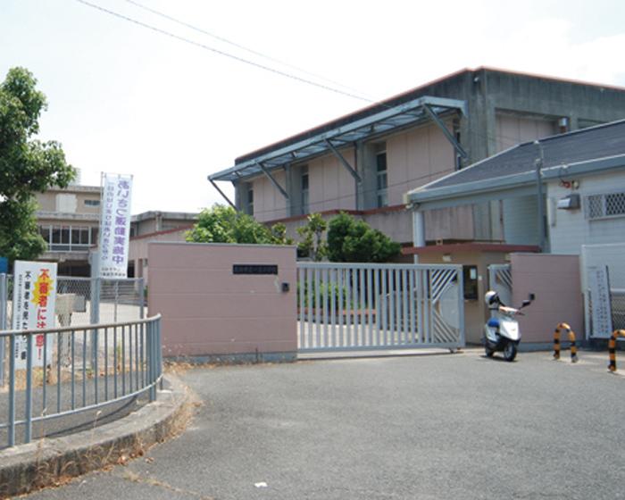 Primary school. Ichioka until elementary school 410m