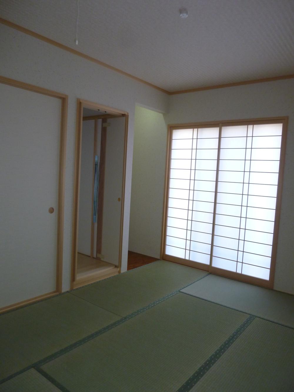 Other Equipment. The Japanese-style room, In addition to there is a alcove and a Buddhist altar room with the door of the closet, Full specifications.