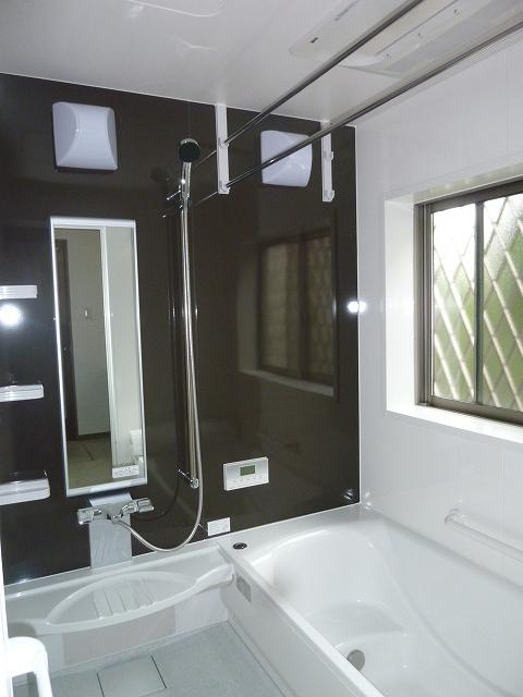Bathroom. Pat ventilation so also comes with a window in the bathroom