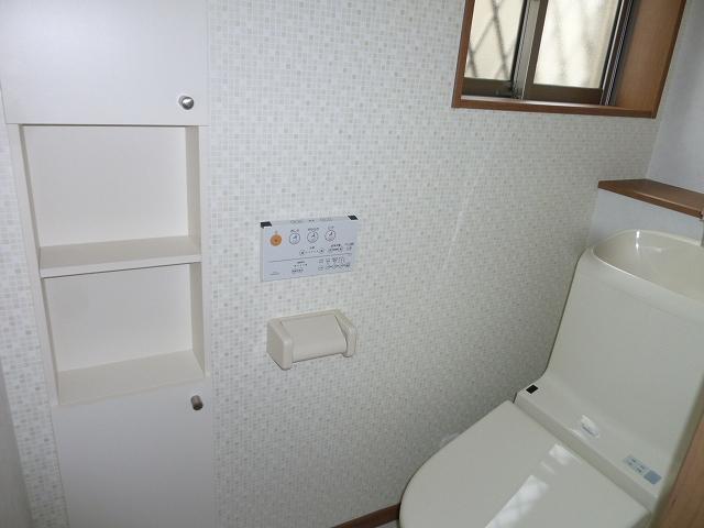 Toilet. Convenient storage compartment is attached to the toilet storage of equipment and cleaning equipment.