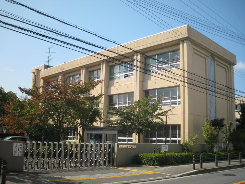 Primary school. Kumatori 1029m to stand center elementary school