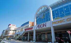 Shopping centre. About 15 minutes in the 9400m car to Aeon Mall Rinku Sennan. Other specialty store, But also there is extensive cinema.