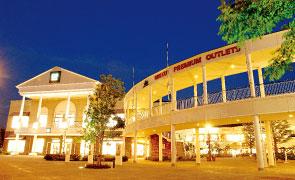 Shopping centre. Rinku to Premium Outlets opened in 9470m 11 May 2004 Osaka Prefecture's largest shopping center. Jusco and Warner in the vast grounds ・ Michael ・ Cinemas, And gourmet shops have gathered.