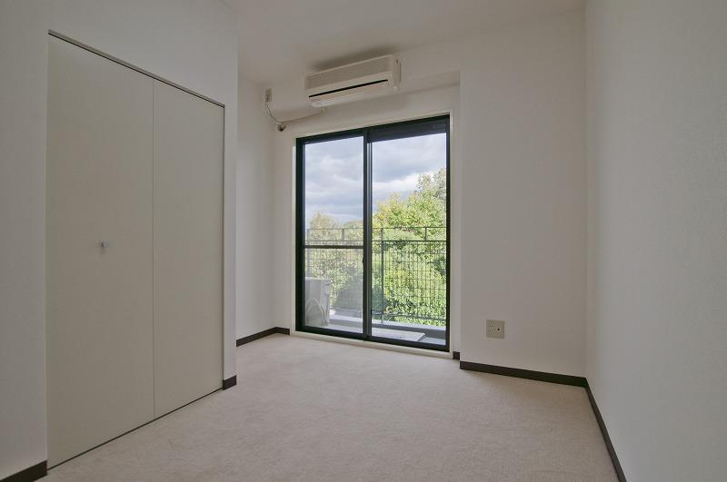 Non-living room. Western-style 2. Living side