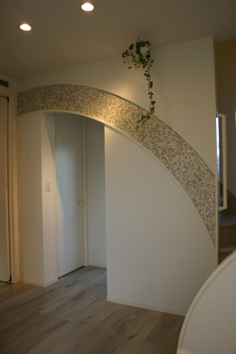 Non-living room. The entrance, Tiled was a rainbow motif will welcome you.