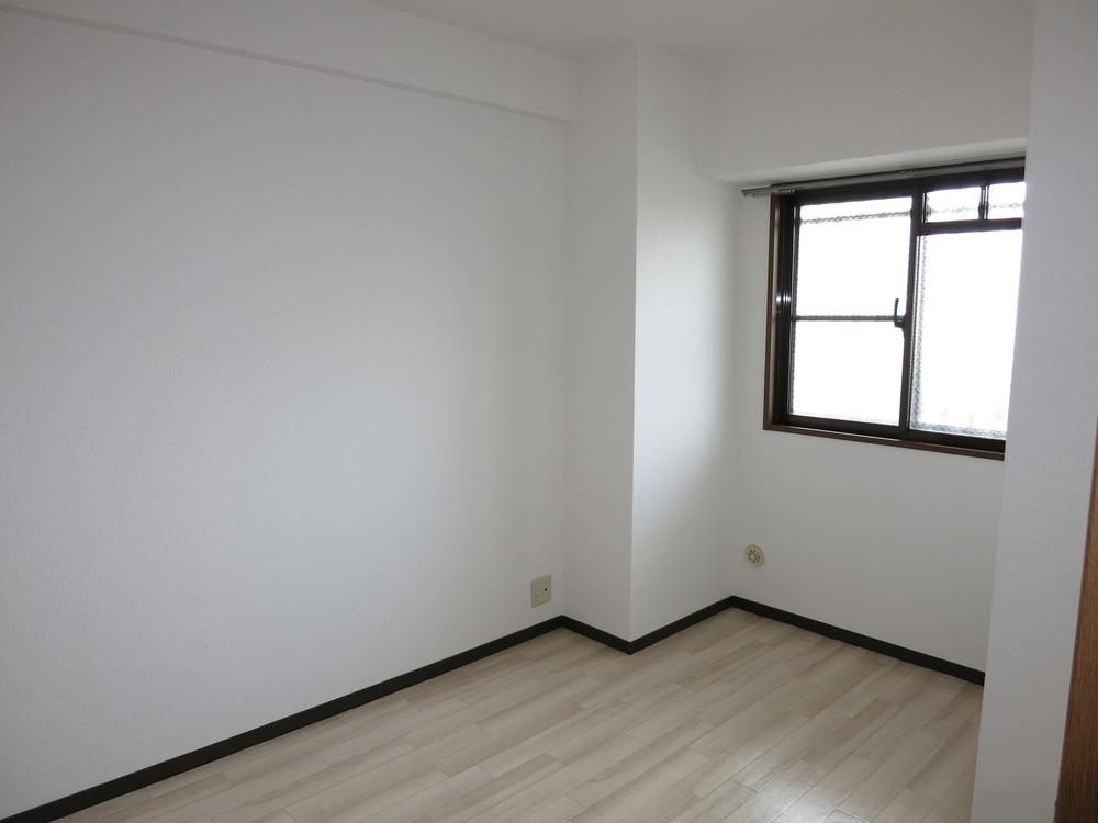 Non-living room. Indoor (12 May 2013) Shooting