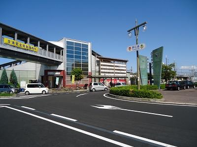 station. It is 640m rapid stop station to JR Kumatori Station