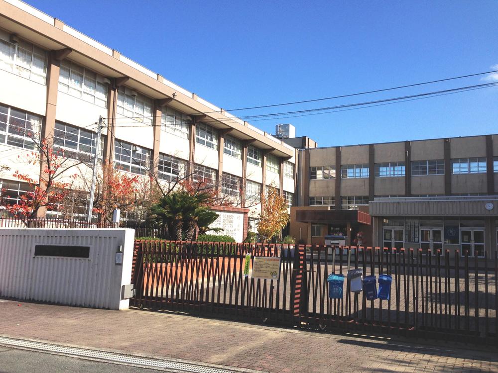 Primary school. 719m until kumatori Tatsukita Elementary School
