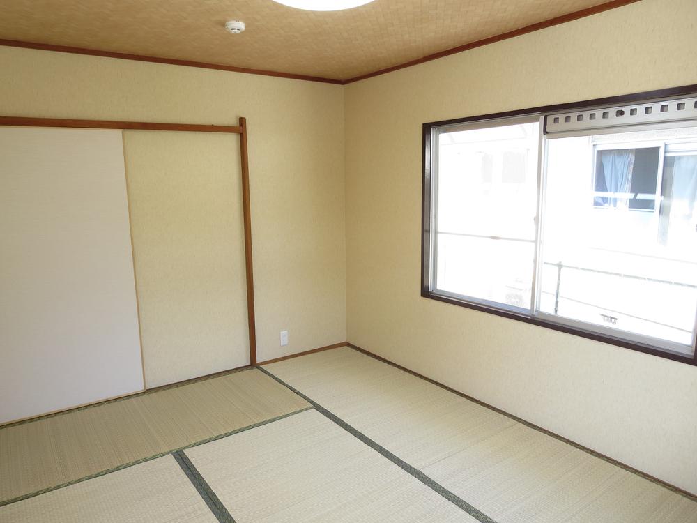 Non-living room. You can relax comfortably in a Japanese-style room of the start of the morning sun