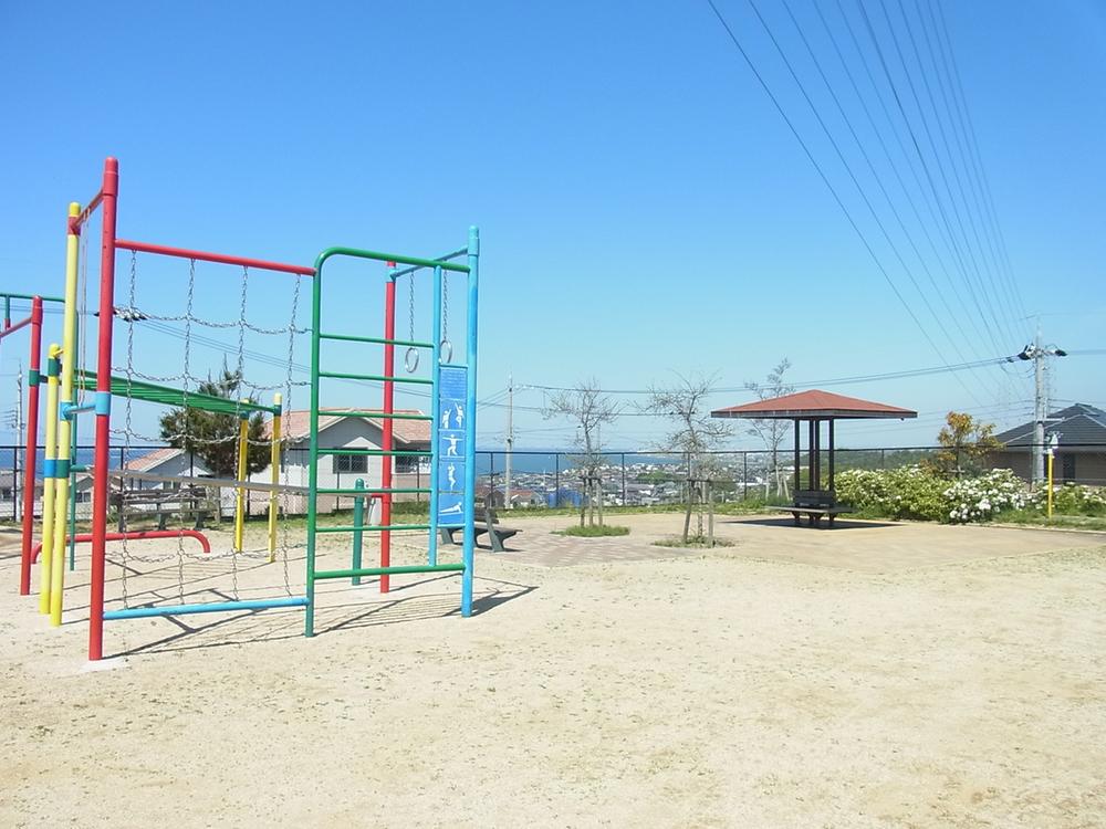 park. Views of the sea on one side from most top Bokai slope No. 3 Park in Bokai slope 190m in the town up to No. 3 park. The ground in the spacious and adults also play playground equipment likely to be able to adults and children alike Omoikkiri play.